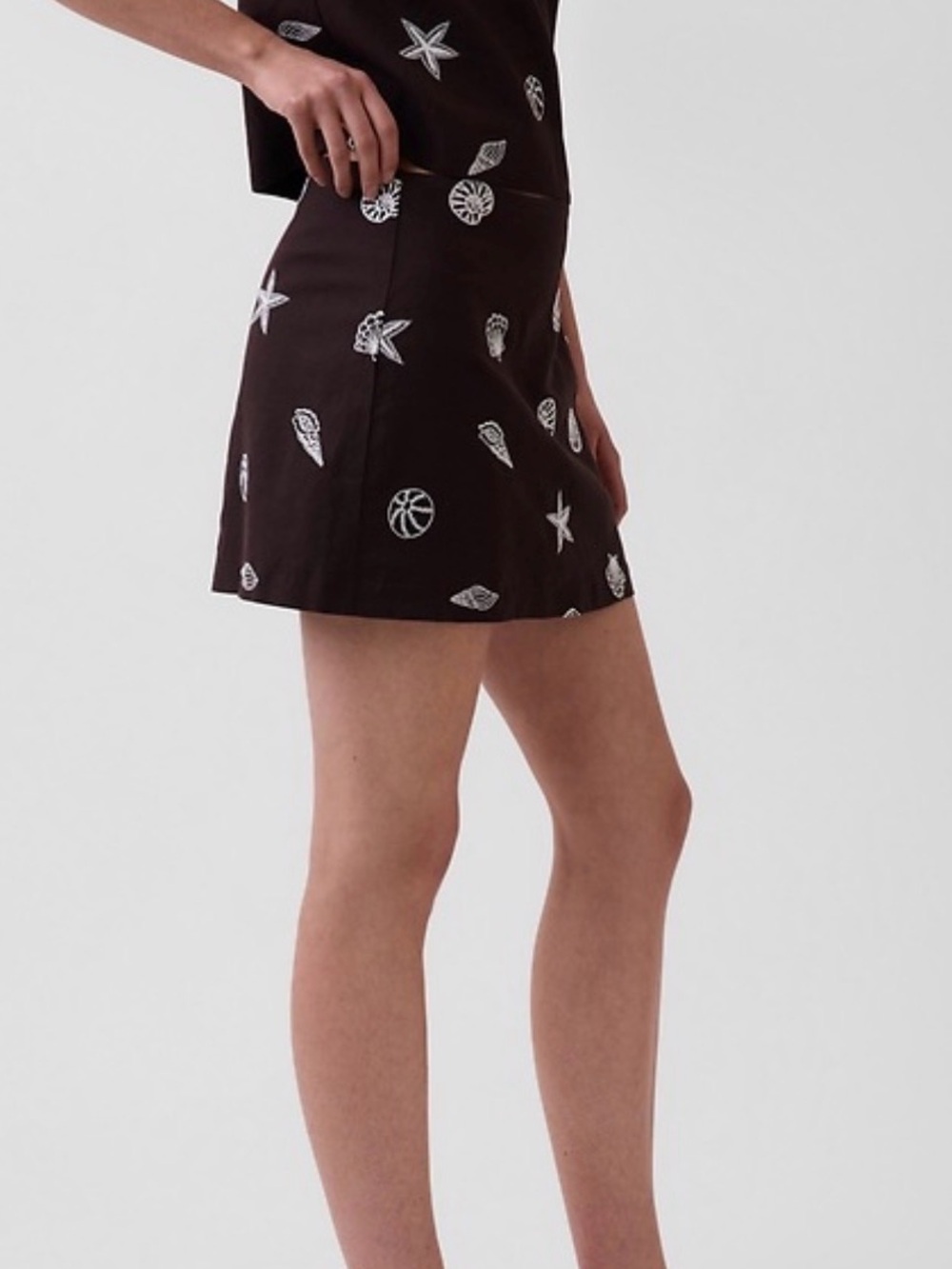 GAP Linen-Blend skirt with White Embroidery